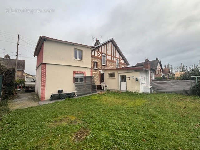 Maison à SAINT-ETIENNE-DU-ROUVRAY