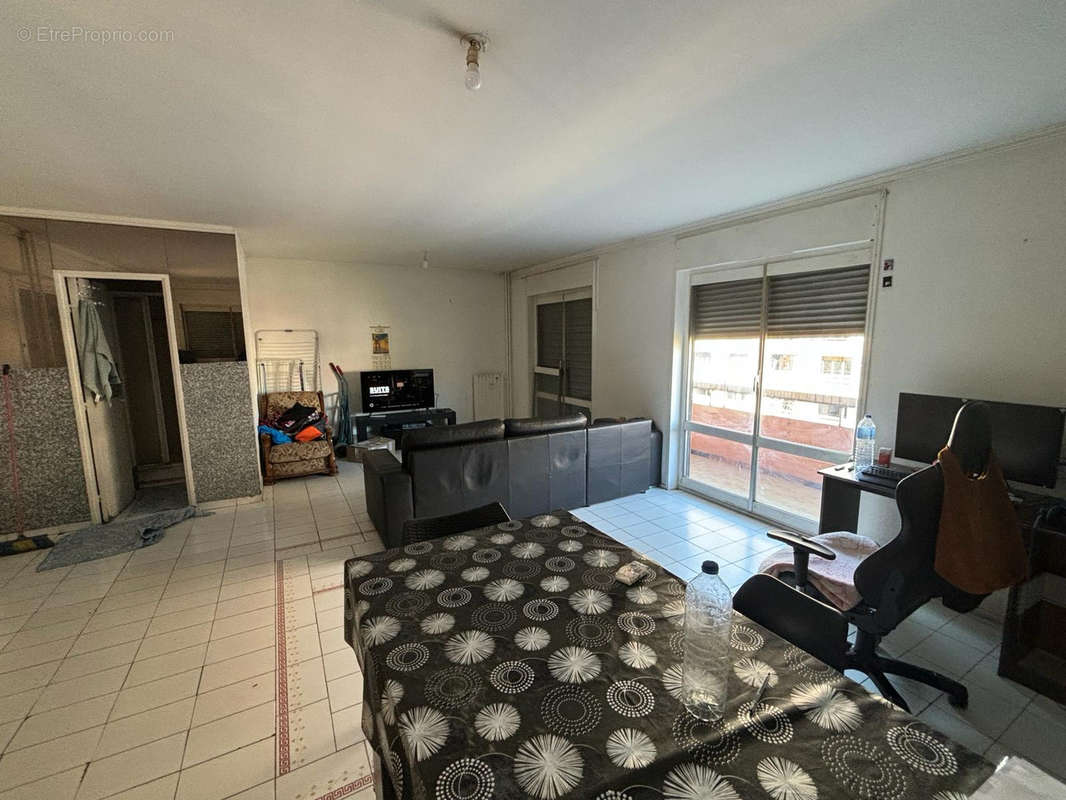 Appartement à MARSEILLE-3E