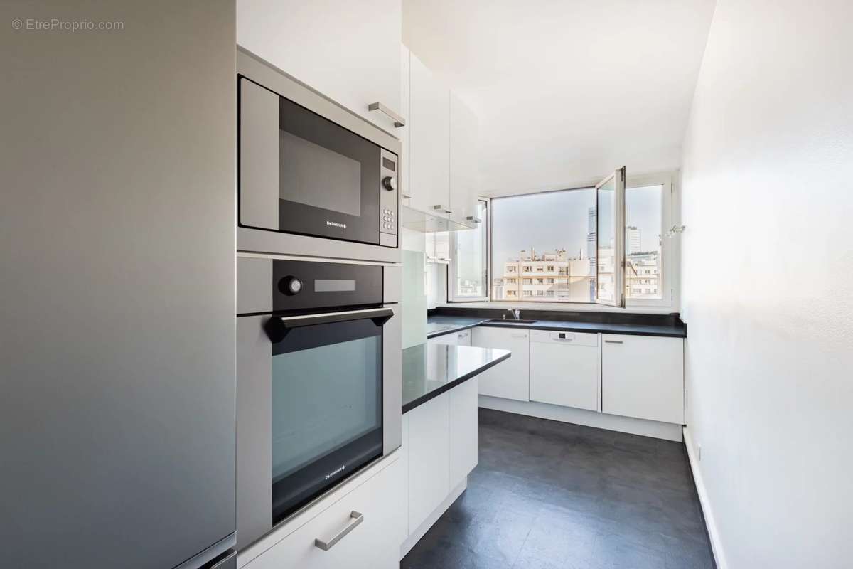 Appartement à PARIS-17E