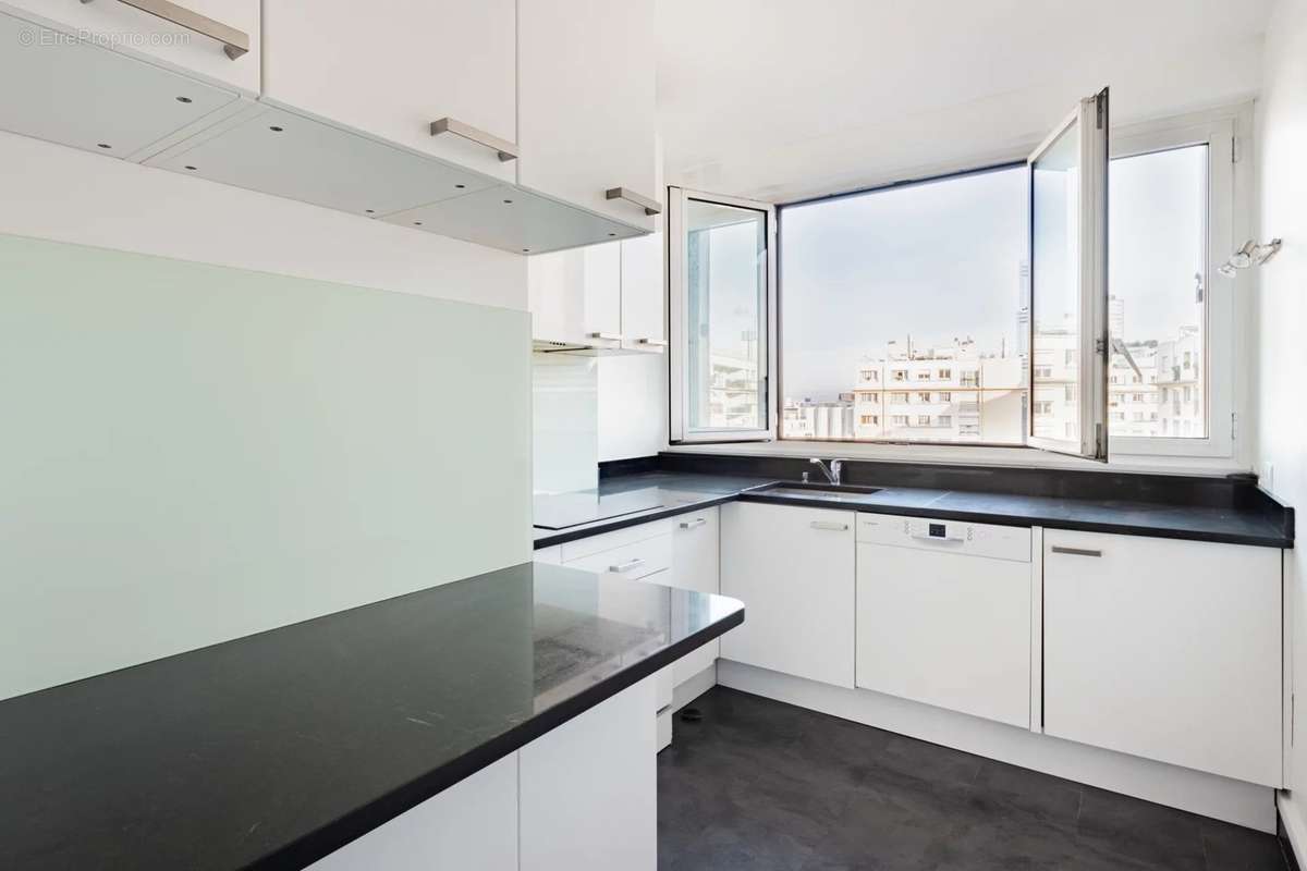 Appartement à PARIS-17E