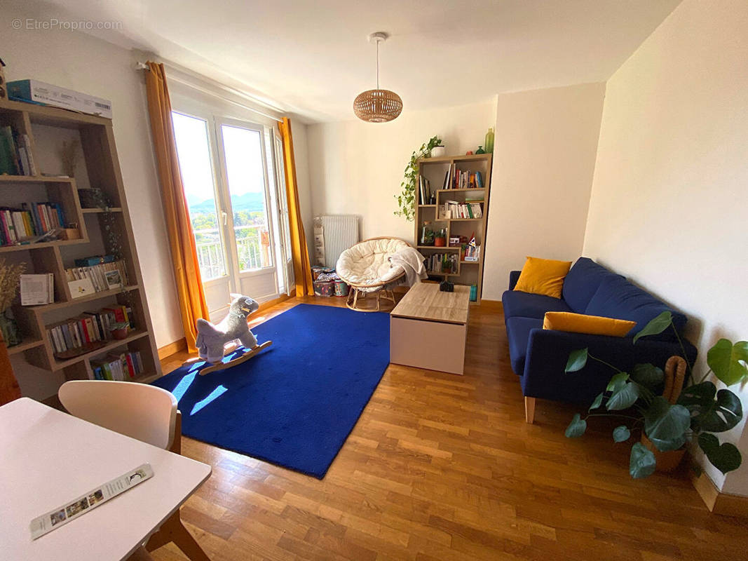 Appartement à SAINT-EGREVE