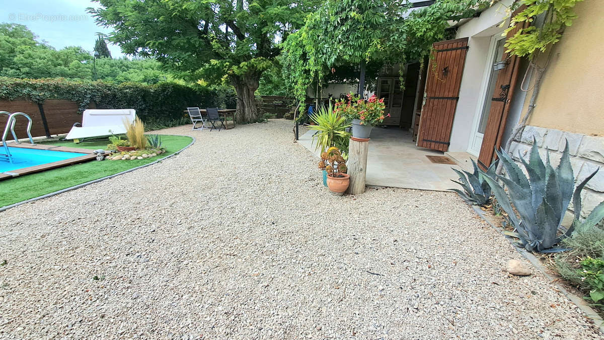 Appartement à LA TOUR-D&#039;AIGUES