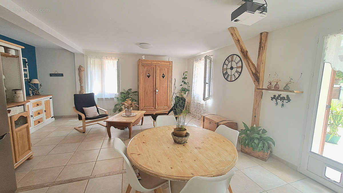 Appartement à LA TOUR-D&#039;AIGUES