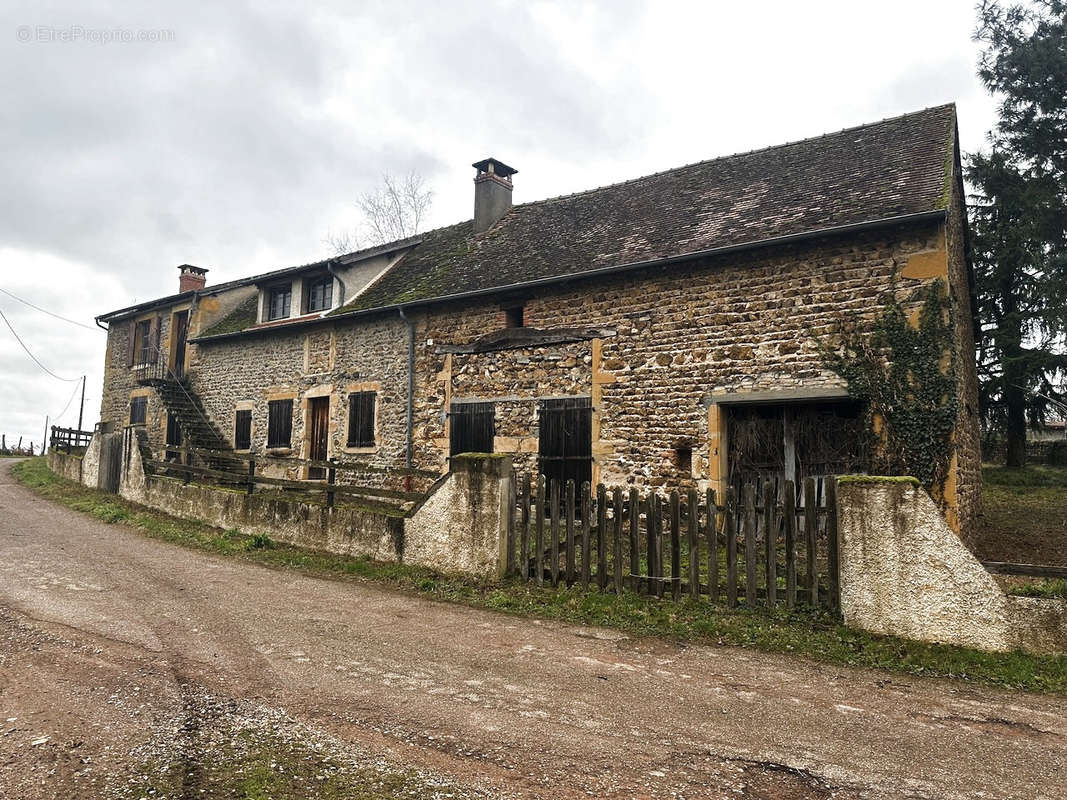 Maison à SEMUR-EN-BRIONNAIS