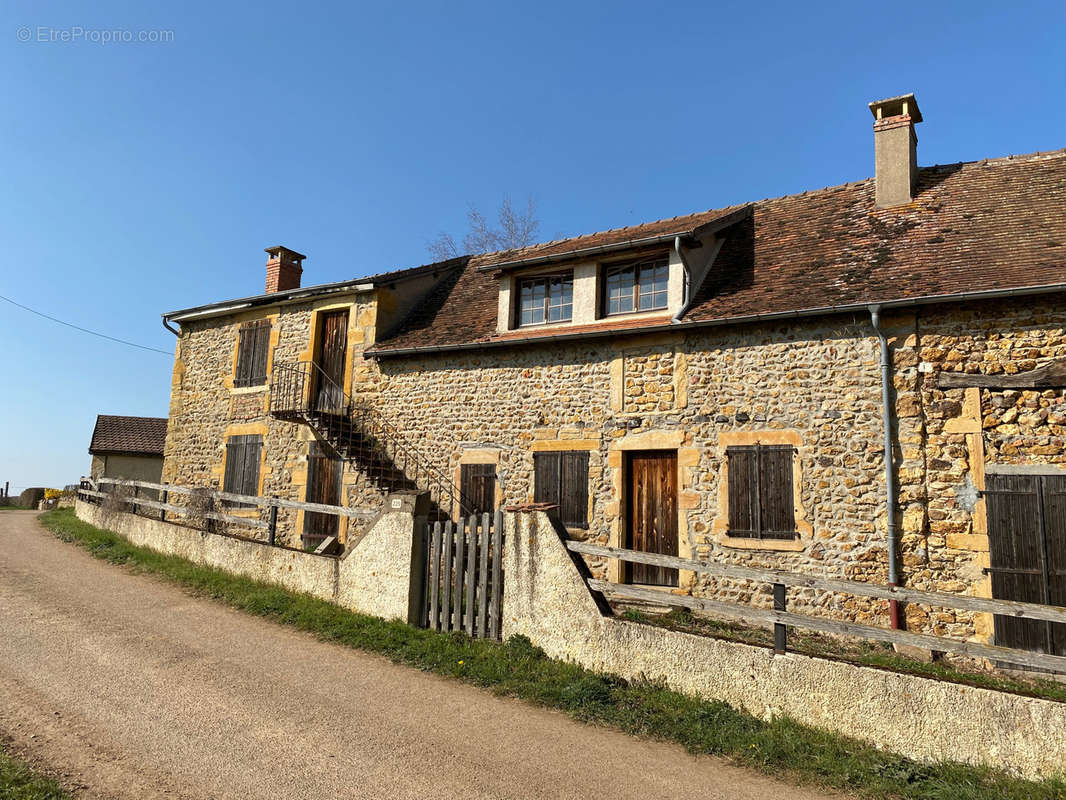 Maison à SEMUR-EN-BRIONNAIS