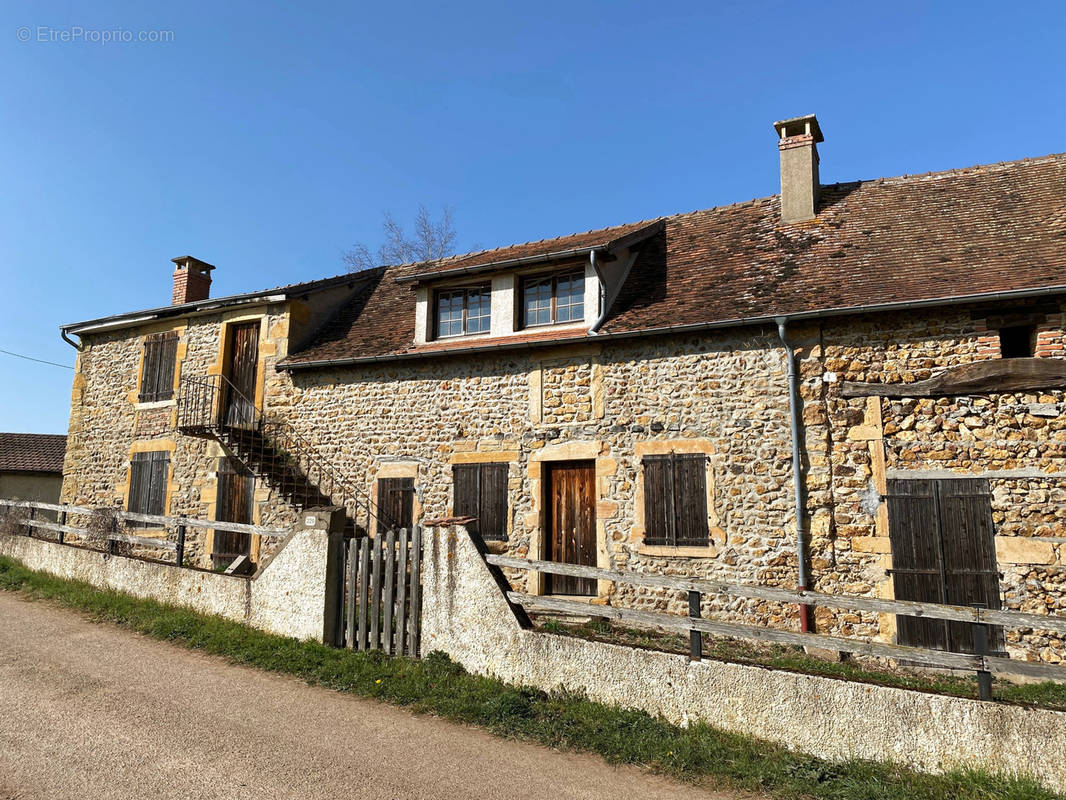 Maison à SEMUR-EN-BRIONNAIS