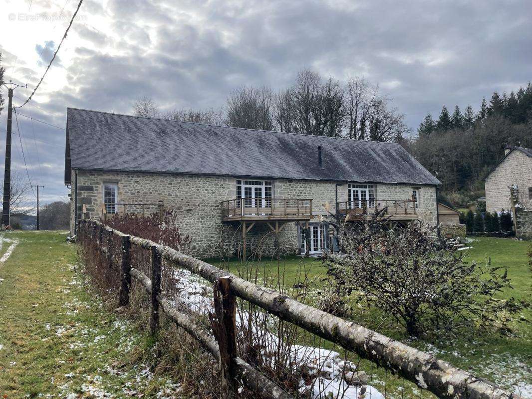 Maison à SAINT-HILAIRE-LES-COURBES