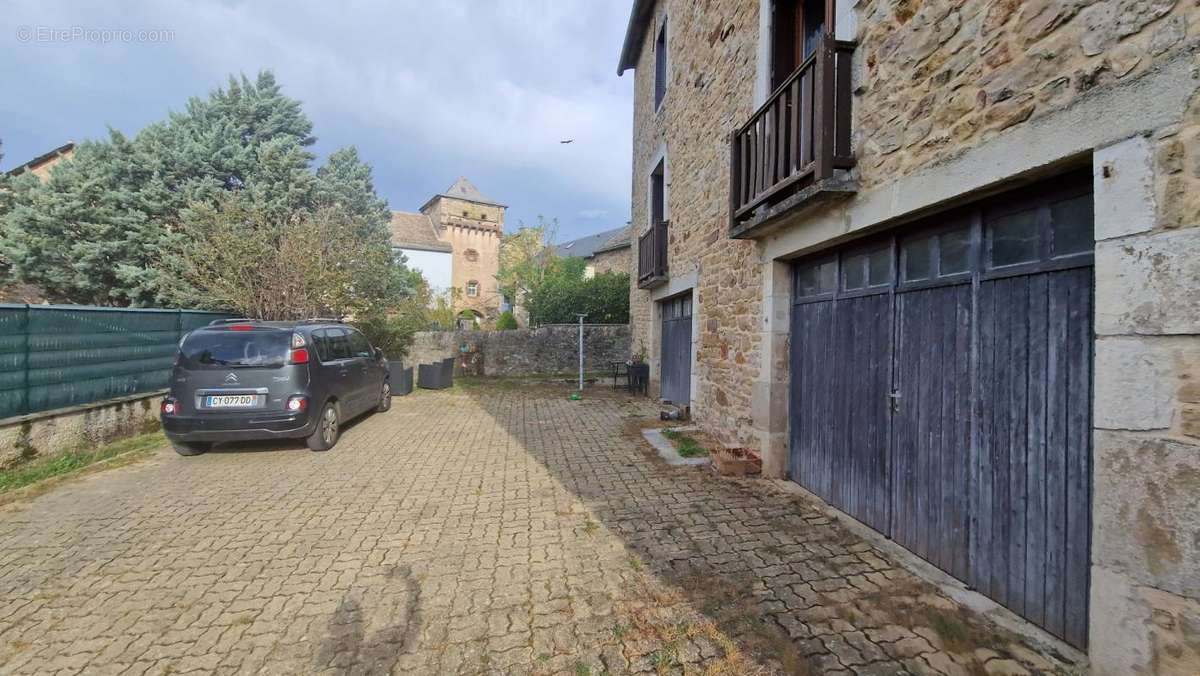 Maison à AGEN-D&#039;AVEYRON