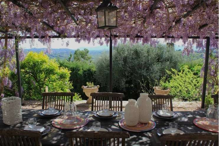 Maison à CHATEAUNEUF-GRASSE