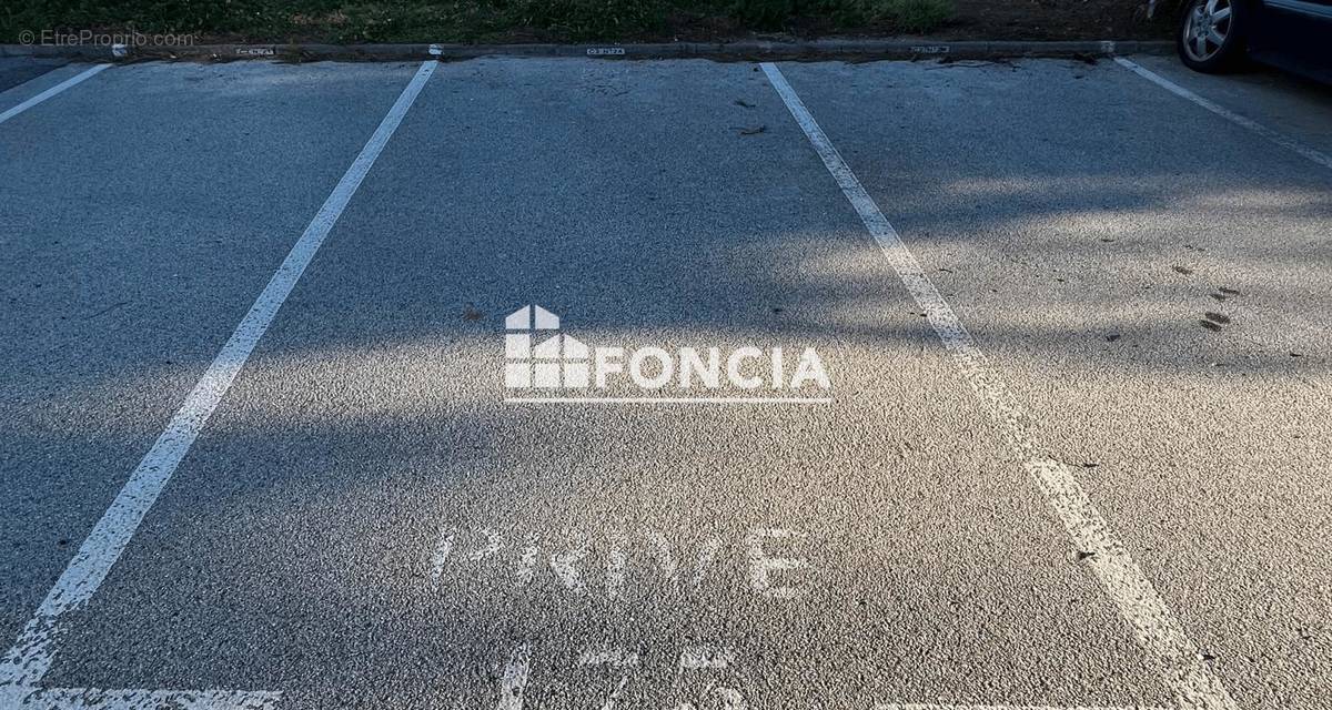 Parking à LA LONDE-LES-MAURES