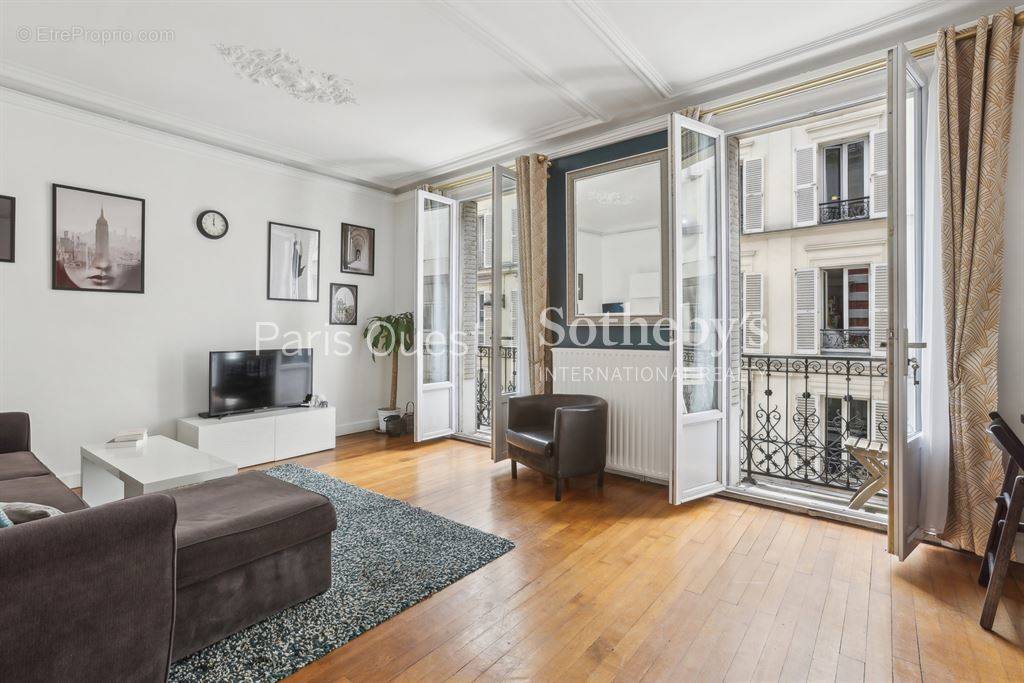 Appartement à PARIS-17E