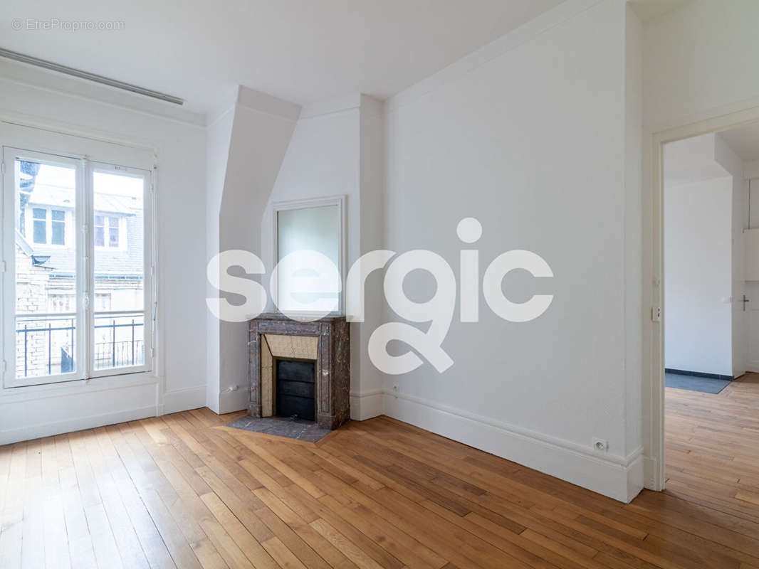 Appartement à NEUILLY-SUR-SEINE