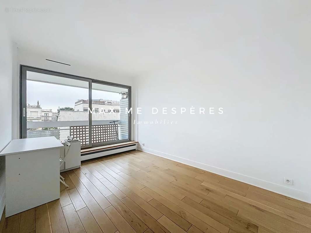 Appartement à NEUILLY-SUR-SEINE