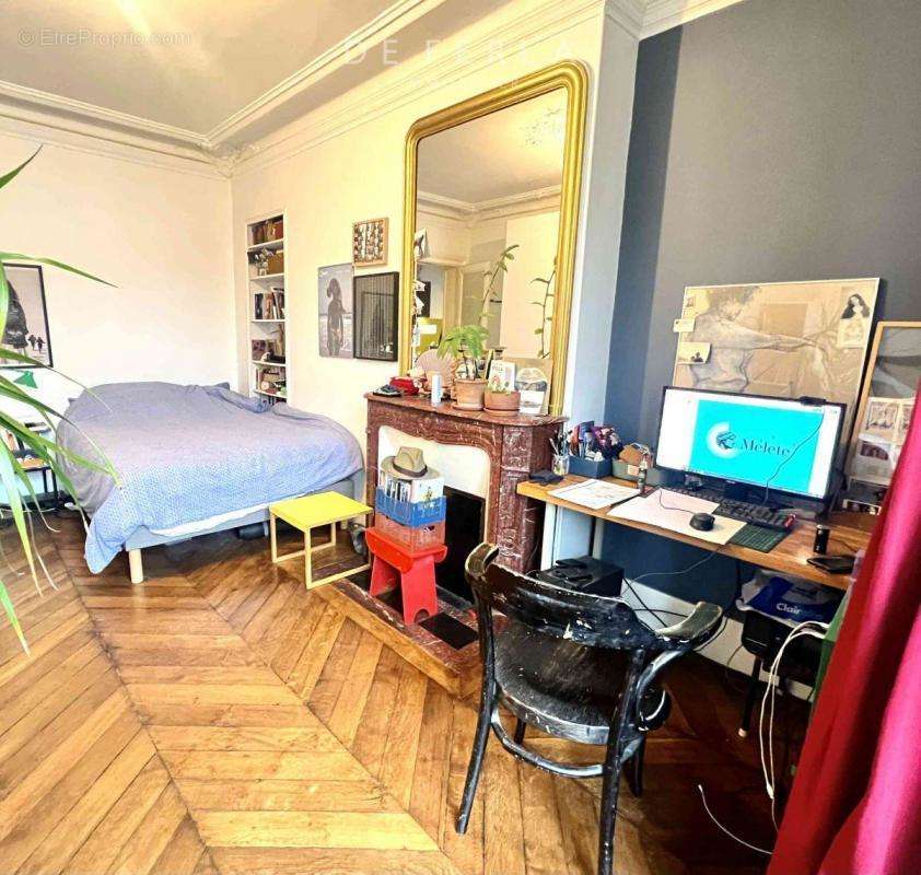 Appartement à PARIS-1E