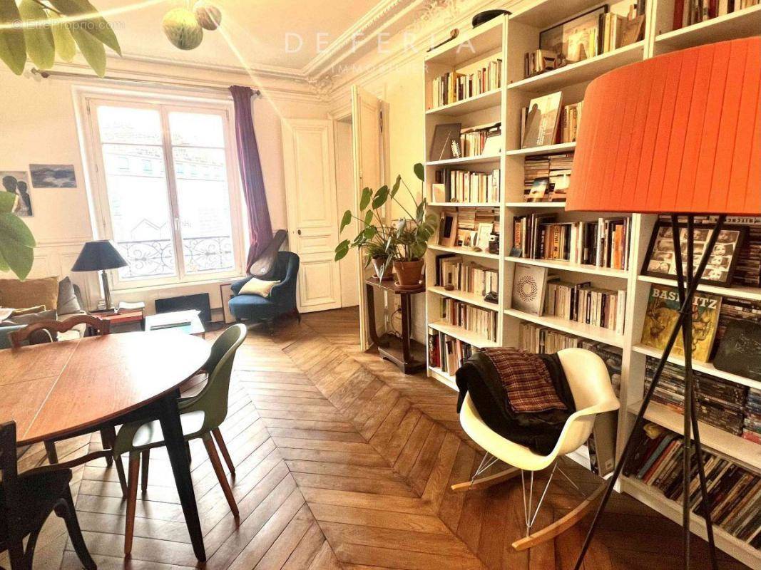 Appartement à PARIS-1E