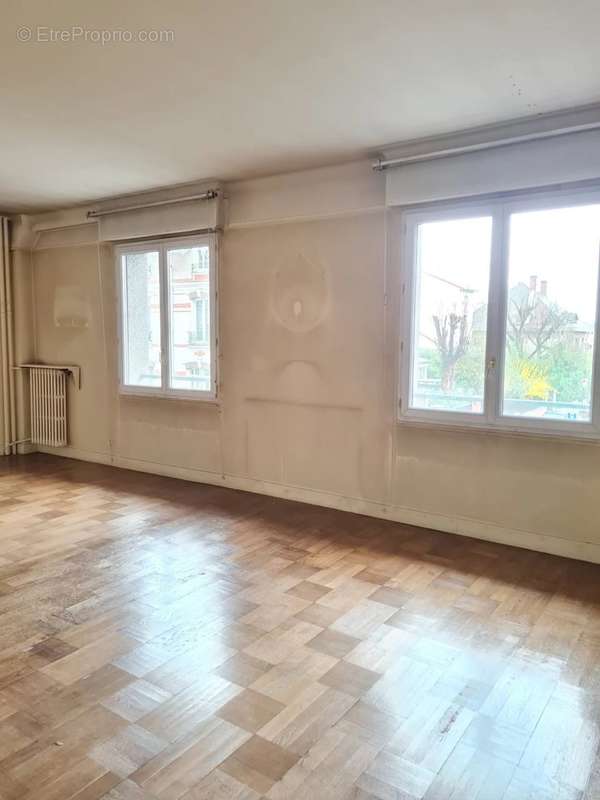 Appartement à COURBEVOIE