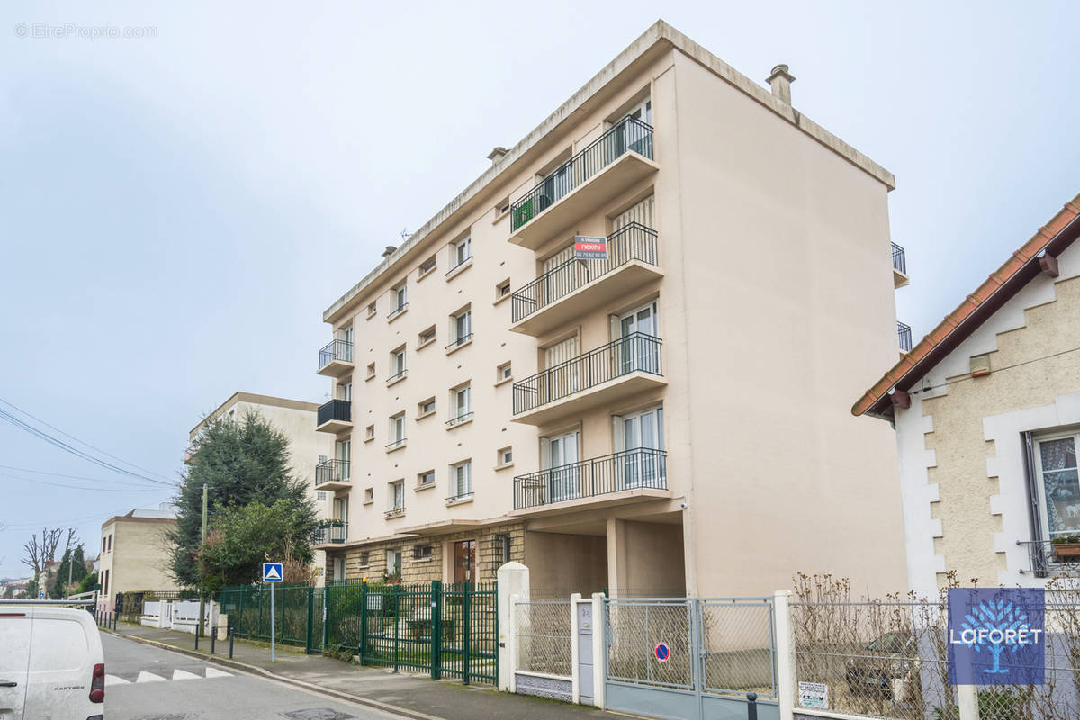 Appartement à LES PAVILLONS-SOUS-BOIS