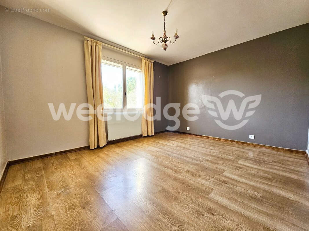 Chambre de 15 m² - Maison à SAINT-MARTIN-DE-CRAU