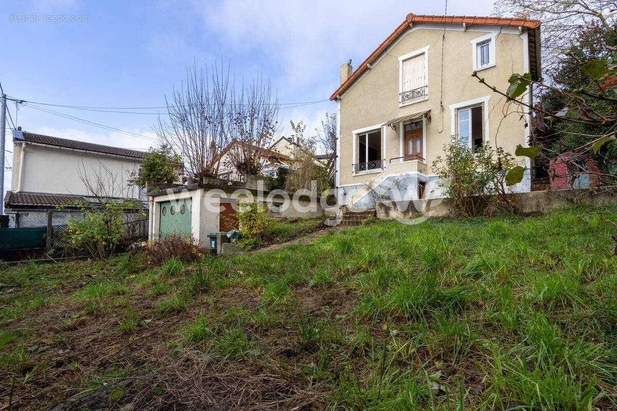 Terrain à MONTIGNY-LES-CORMEILLES