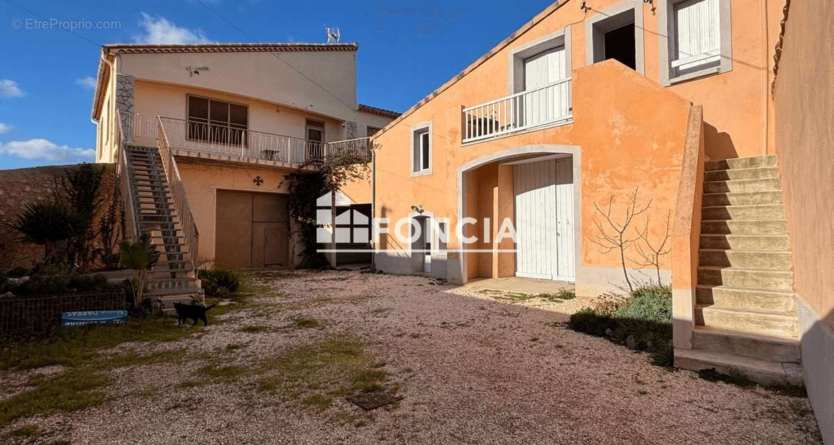 Maison à CAVES