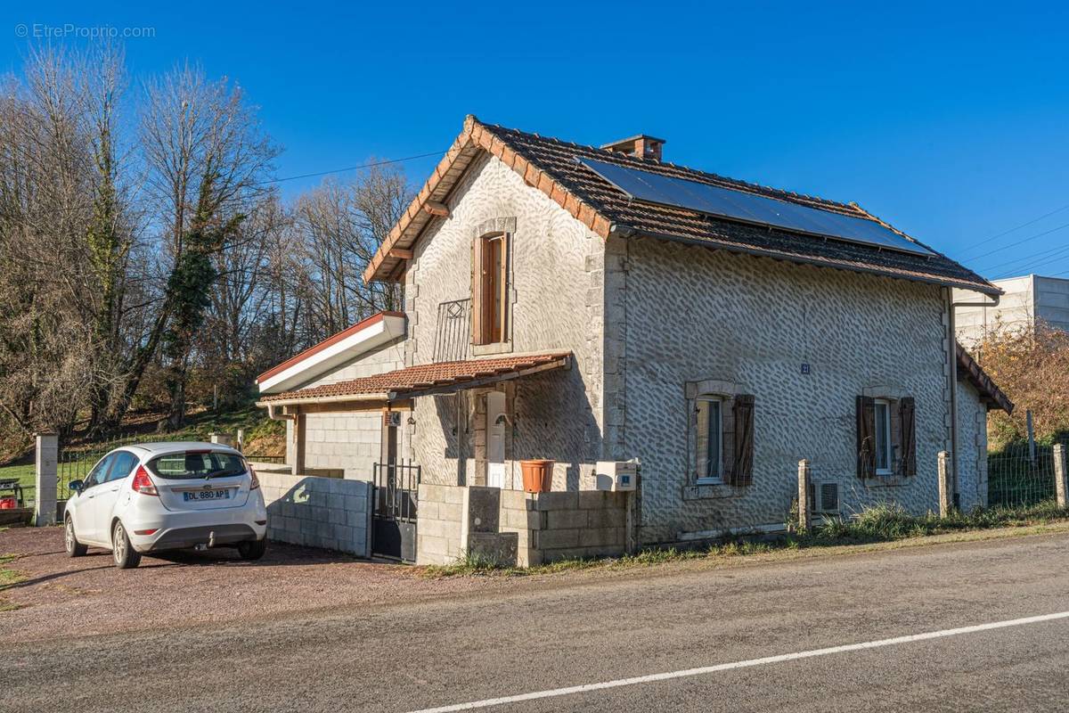 Maison à CHAMPAGNAC-LA-RIVIERE