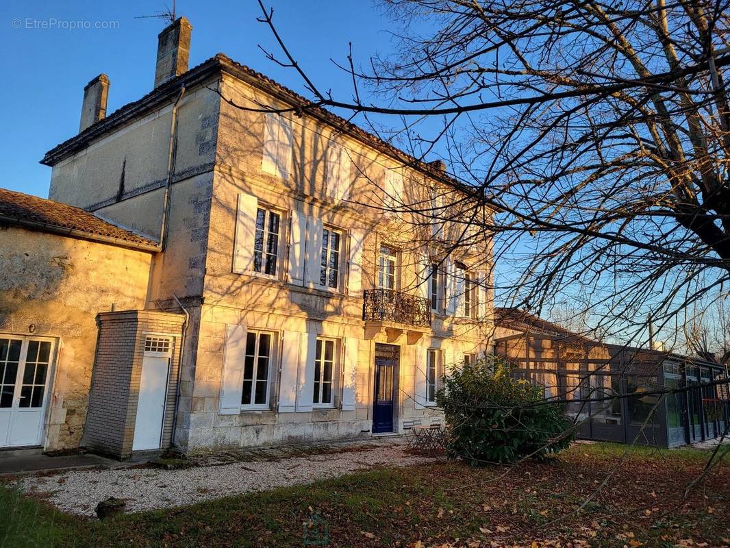 Maison à MAGNAC-SUR-TOUVRE