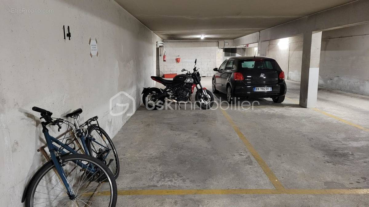 Parking à PARIS-19E