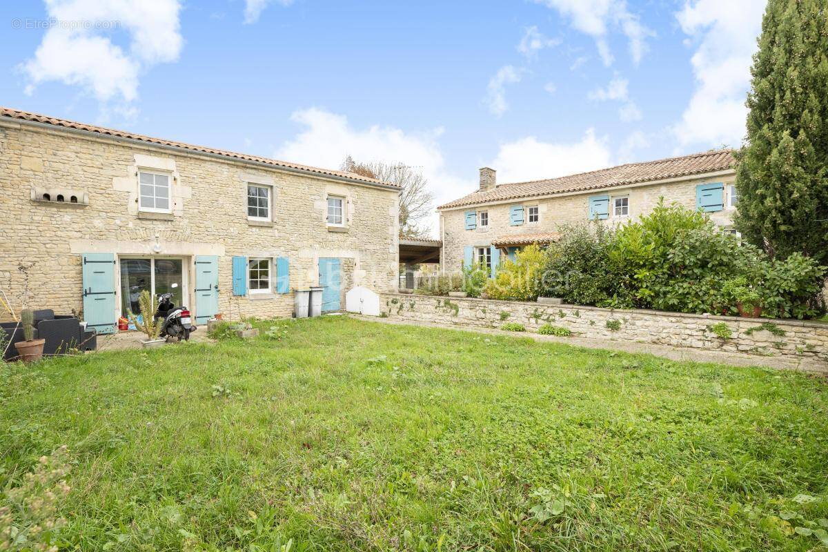 Maison à SAINT-GERMAIN-DE-MARENCENNES