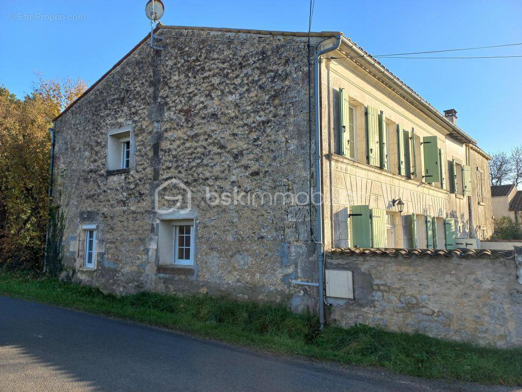 Maison à SAINT-SAVINIEN