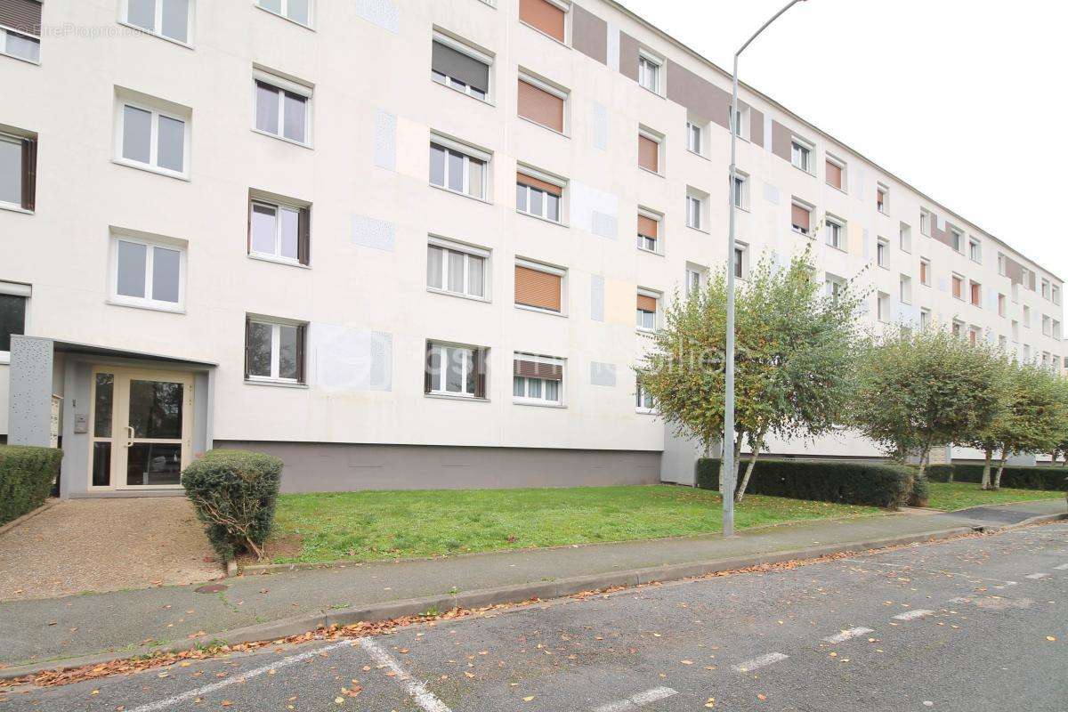 Appartement à SAINT-JEAN-DE-BRAYE