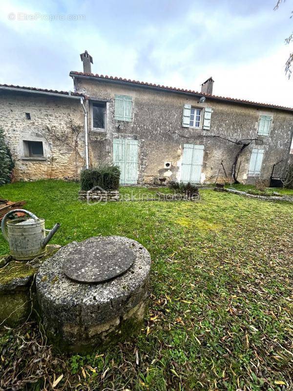 Maison à NANTEUIL-EN-VALLEE