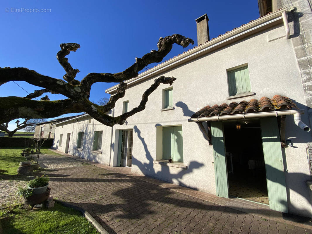 lead - Maison à CHALAIS