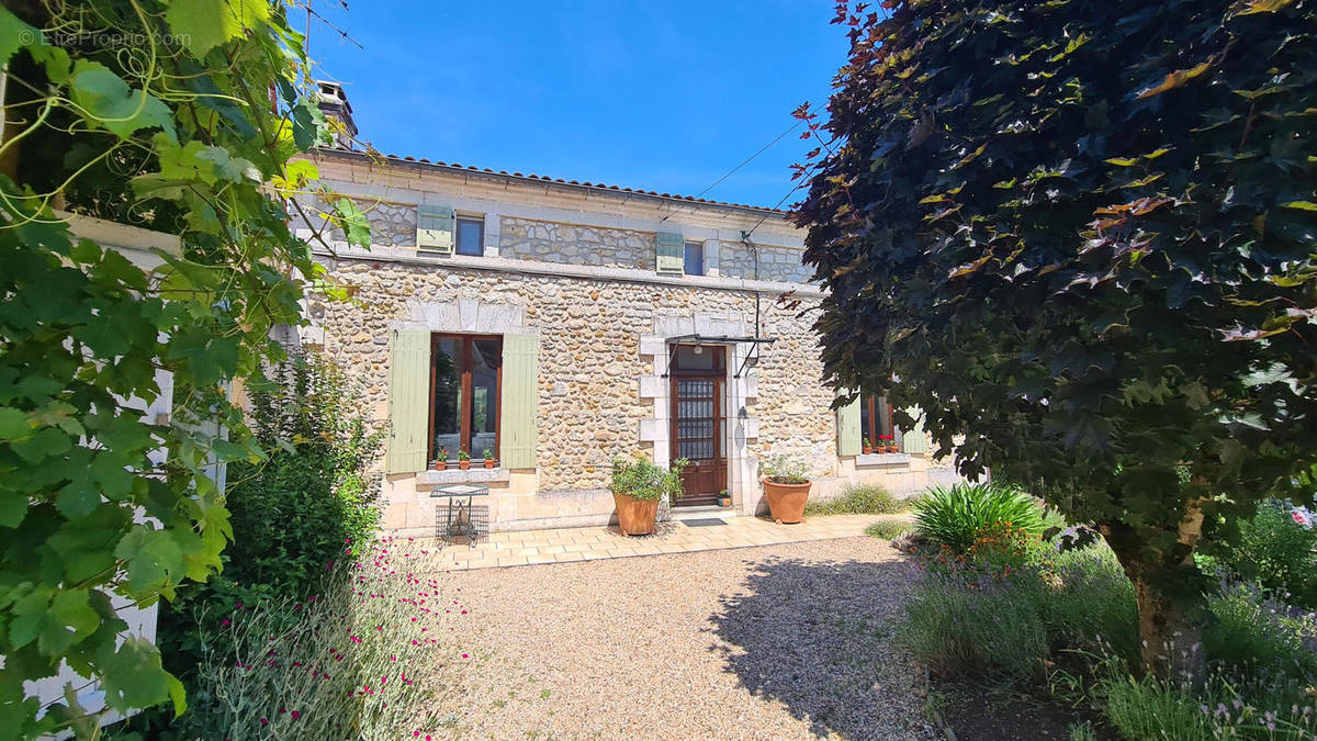 Charente house for sale with pool. maison avec pis - Maison à CHALAIS