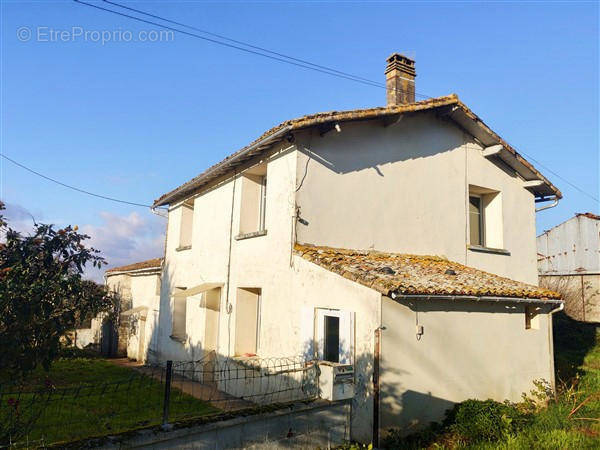 2 coté - Maison à CHEF-BOUTONNE