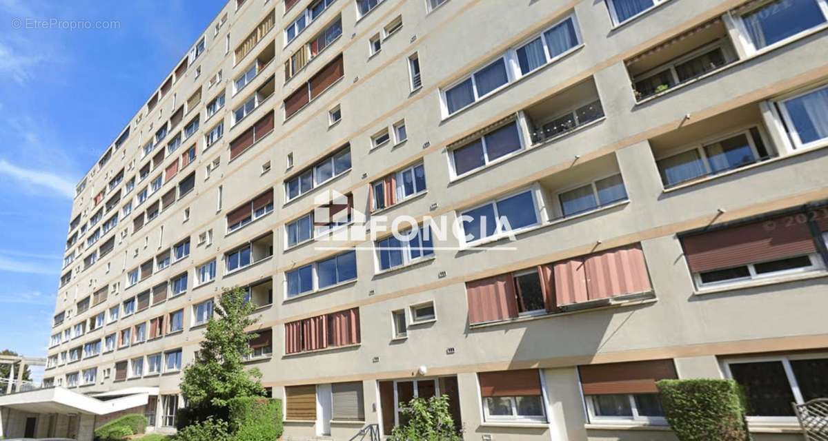 Appartement à FRESNES