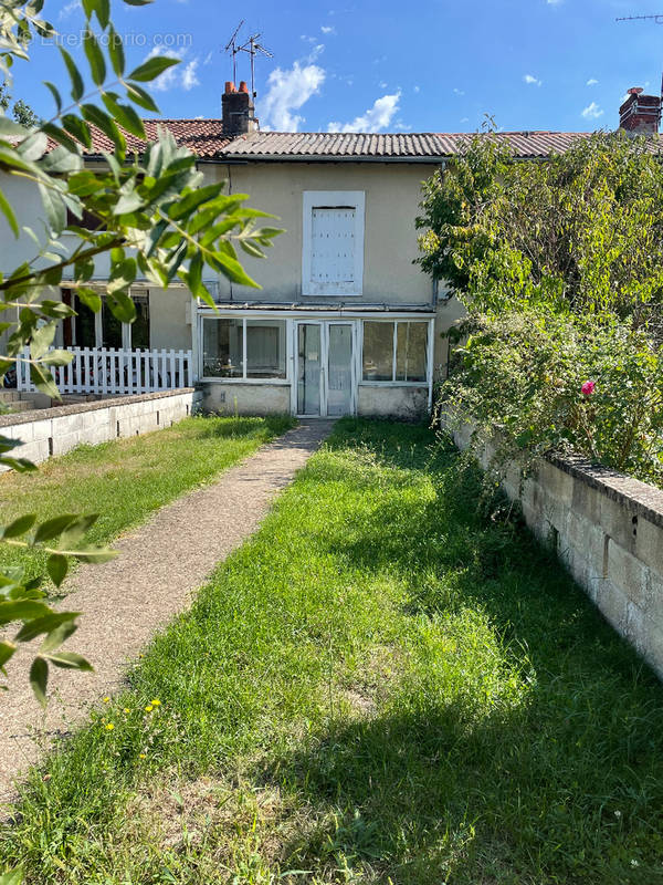 Maison à LIGUGE