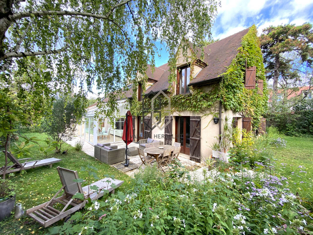 Maison à CHENNEVIERES-SUR-MARNE