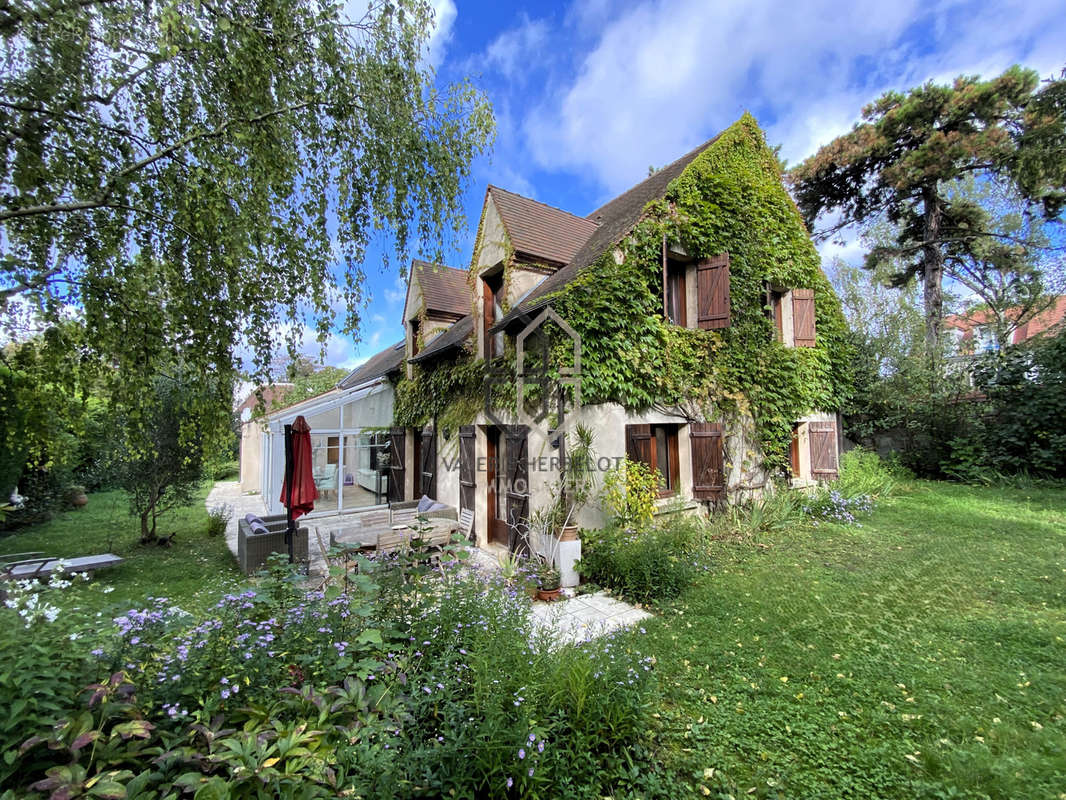 Maison à CHENNEVIERES-SUR-MARNE