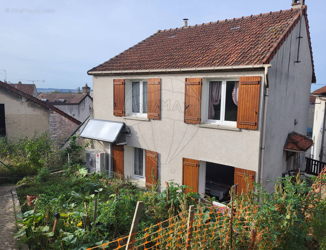 Maison à MONTEREAU-FAULT-YONNE