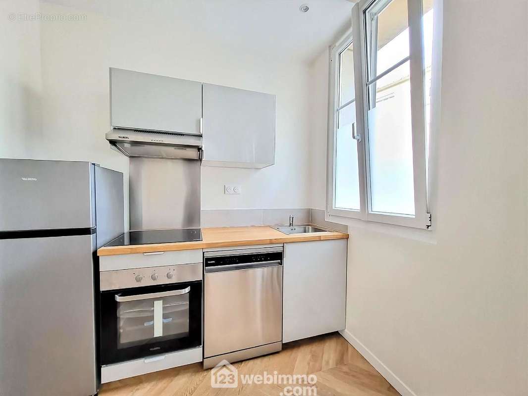 Cuisine moderne neuve et équipée - Appartement à PARIS-15E