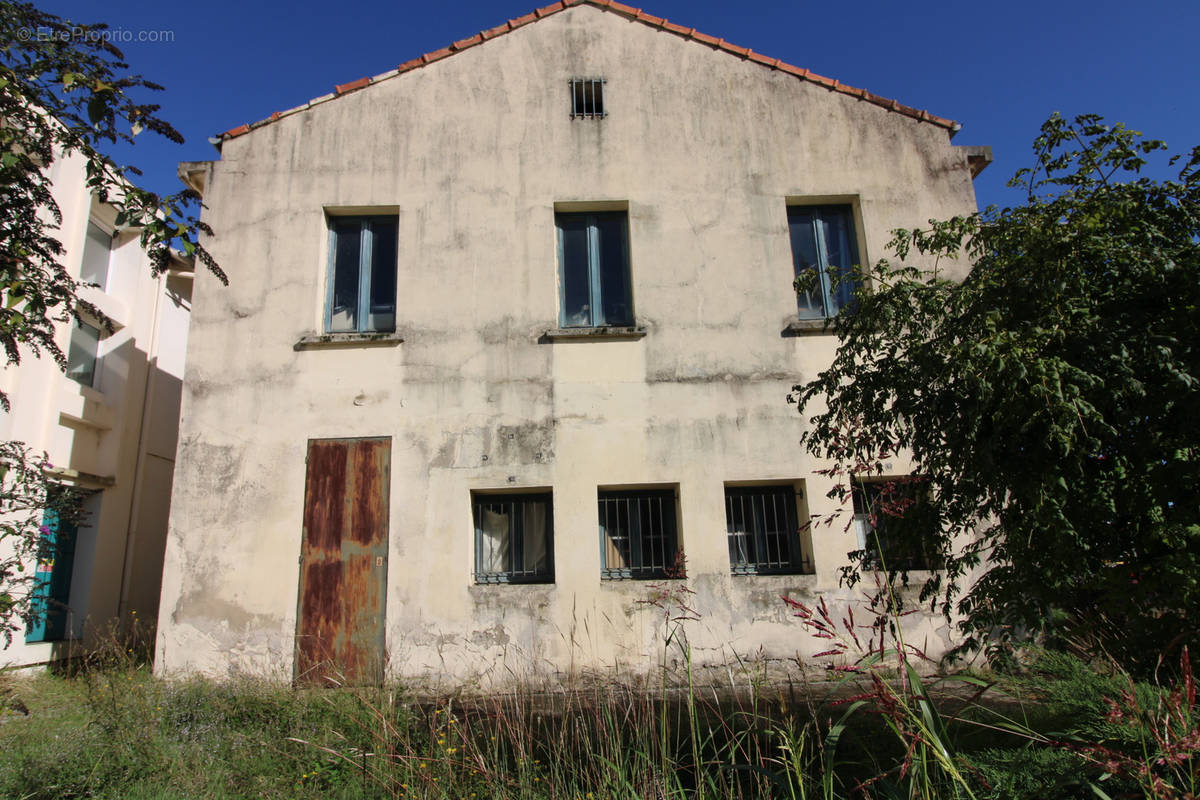 Commerce à SAINT-MARTIN-DE-VALGALGUES