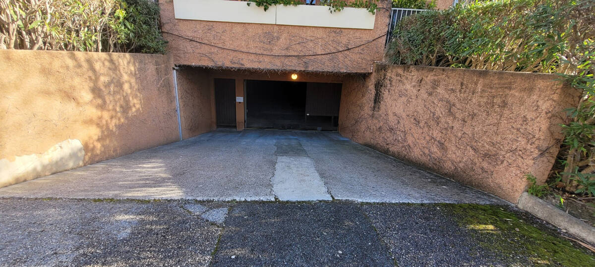 Parking à LA VALETTE-DU-VAR