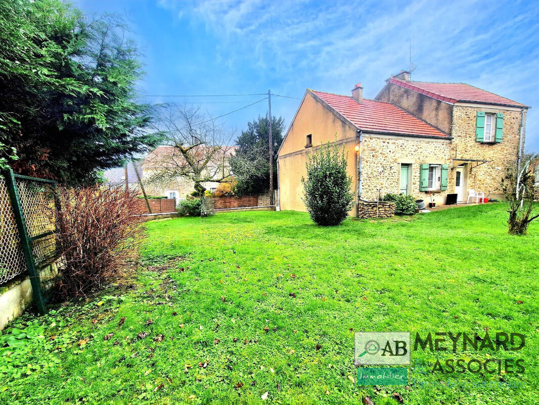 Maison à CRECY-LA-CHAPELLE