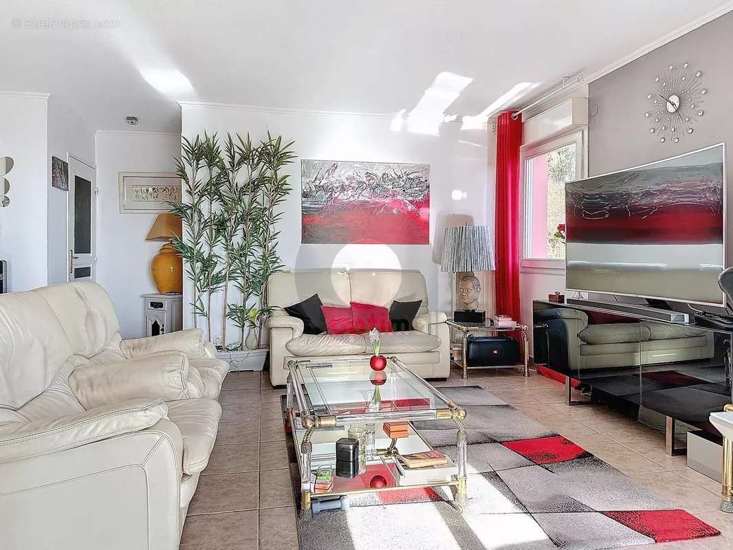 Appartement à EZE