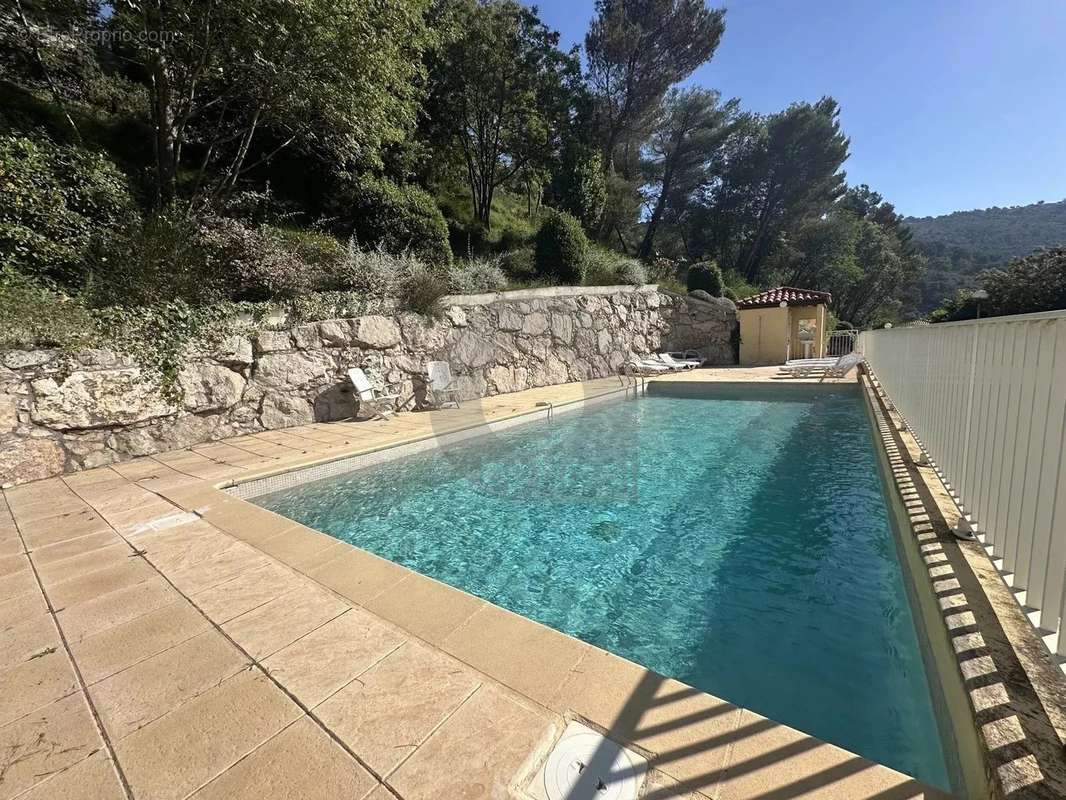 Appartement à EZE