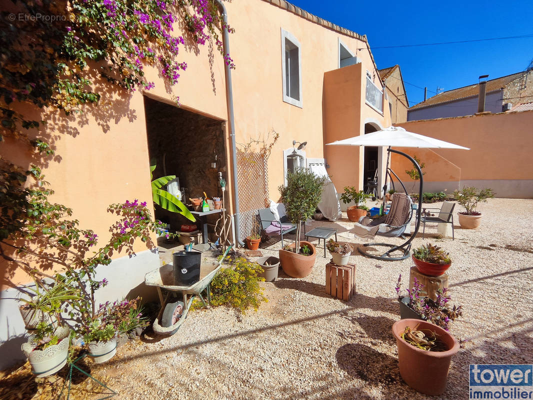 Maison à CAVES