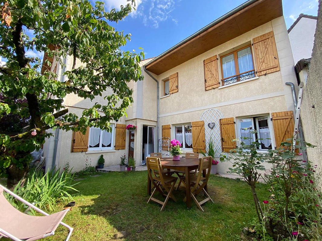 Maison à SARTROUVILLE