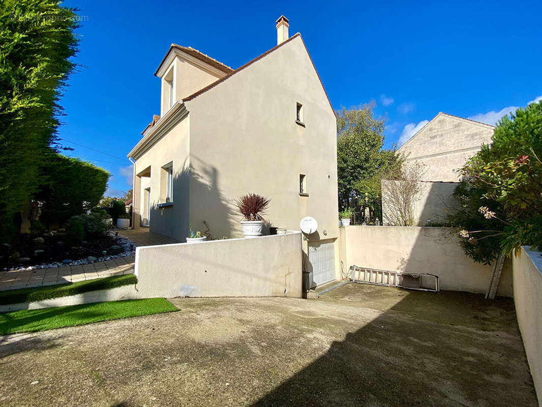 Maison à SARTROUVILLE