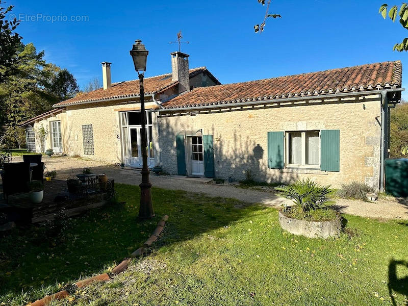 Maison à BOUTEILLES-SAINT-SEBASTIEN