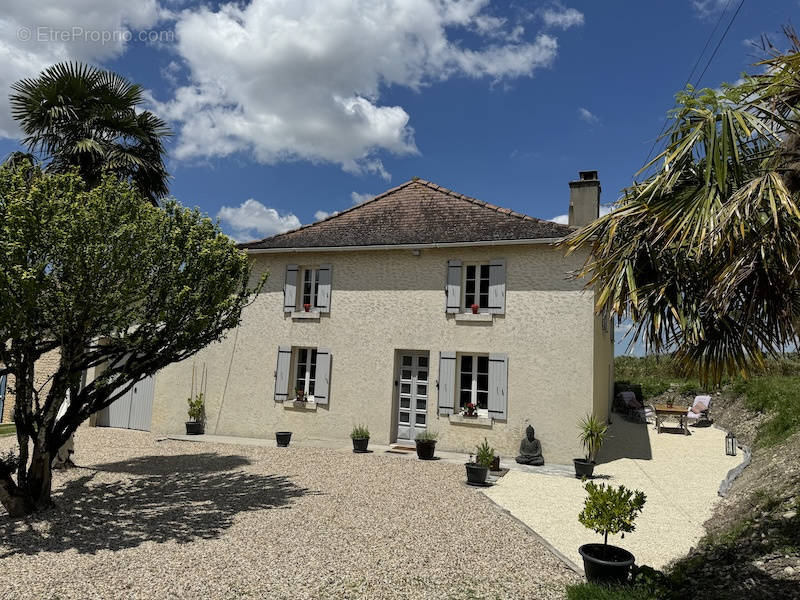 Maison à SAINT-QUENTIN-DE-CHALAIS